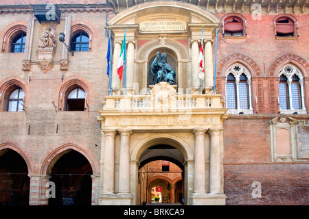 Palazzo D'Accursio che ospita il Museo Morandi di Bologna Italia Foto Stock