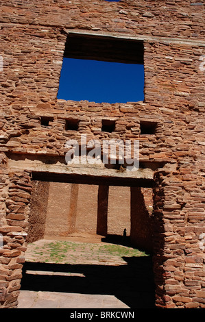 Rovine della missione spagnola chiesa e Pueblo a Quarai Pueblo Salinas Pueblo Missions National Monument Mountainair New Mexico Foto Stock