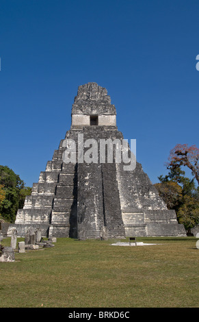 Grande Tempio Jaguar Tempio (I) precolombiana sito maya di Tikal, El Peten Parco Nazionale, Guatemala, un sito Patrimonio Mondiale dell'UNESCO Foto Stock