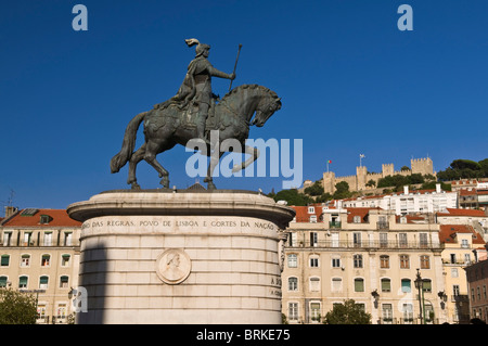 Dom Joao mi statua e Castello Praça da Figueira Lisbona Portogallo Foto Stock