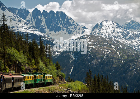 Yukon Ferrovia scendendo dal bianco passano nei pressi di Skagway Alaska USA Foto Stock