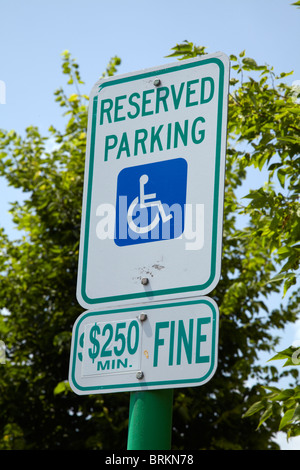 Un parcheggio riservato Accesso per disabili. Chigago. America Foto Stock