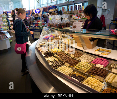 Colonia - la cioccolata Lindt museum e lavorando factory tour sul vecchio molo island - Il negozio di vendita al dettaglio mhoff-Schokoladenmuseum Foto Stock