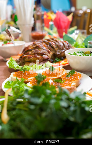 Caviale rosso panini Nello shallow DOF su cui mensa Foto Stock