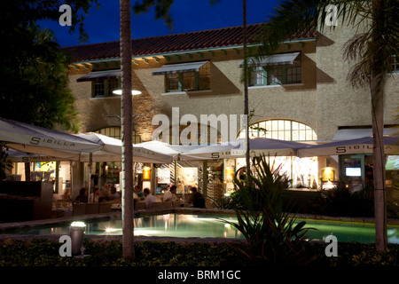 Vista del negozio in Lincoln Road Mall, una destinazione turistica molto popolare in Miami. Foto Stock