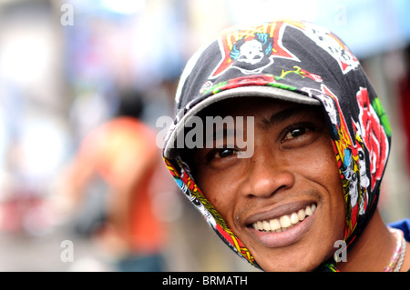 Giovane uomo su belakang padang isole Riau indonesia Foto Stock