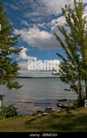 Una vista del lago di Manitou sull isola Manitoulin Foto Stock