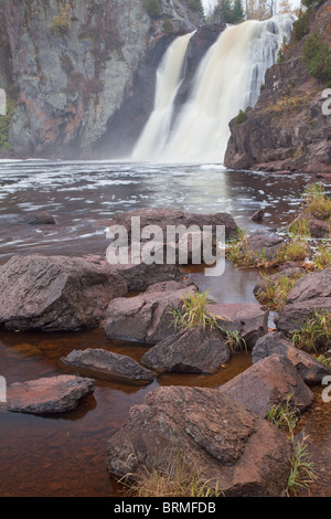 Alte cascate del fiume il battesimo, Tettegouche parco statale, Minnesota Foto Stock