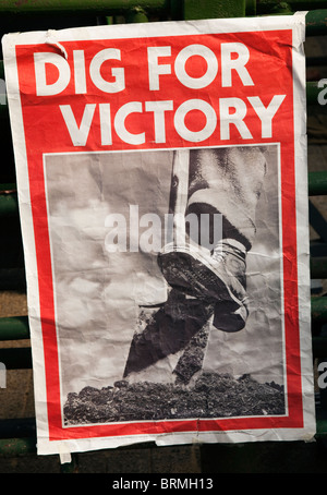 British Seconda Guerra Mondiale scavare per la vittoria poster UK Foto Stock