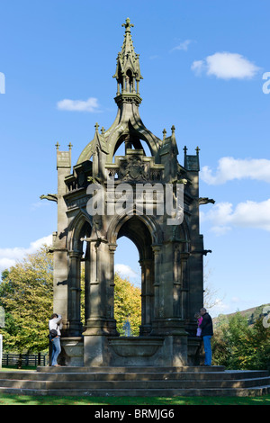 Il Cavendish fontana commemorativa, Bolton Abbey, Wharfedale, Yorkshire Dales, North Yorkshire, Inghilterra, Regno Unito Foto Stock