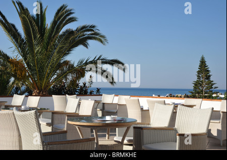 Outdoor area bar con una splendida vista sul mare Foto Stock