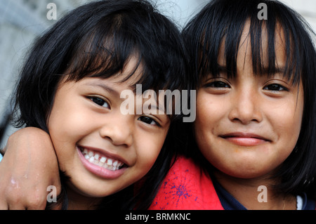 I bambini su belakang padang isole Riau indonesia Foto Stock