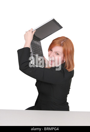 Un giovane adulto dai capelli rossi lady business in nero e rosso su bianco frustrati con il suo computer Foto Stock
