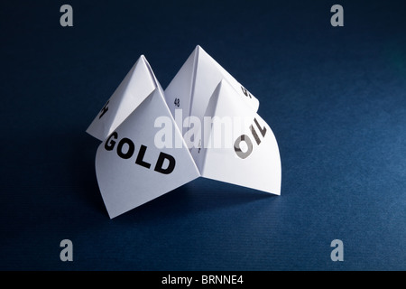 Carta Fortune Teller, oro; Olio Nozione di decisione di business Foto Stock