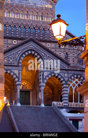 Serata al Duomo di San Andreas (St. Andrews) Chiesa in Amalfi Campania Italia Foto Stock