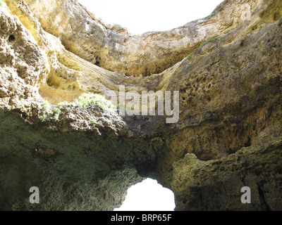 Una crociera lungo la costa di Algarve occidentale da Albufeira dove ci sono alcune delle migliori spiagge del mondo. Foto Stock