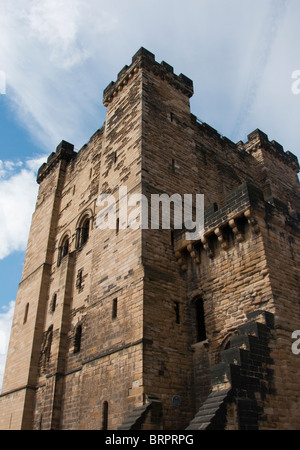 Il castello di mantenere (XII secolo Norman) visto su Castle Garth, Newcastle upon Tyne, Tyne & Wear, Inghilterra, Regno Unito. Foto Stock
