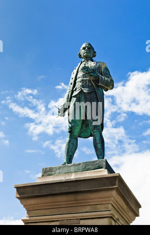 La Captain Cook monumento a Whitby North Yorkshire England Regno Unito Foto Stock