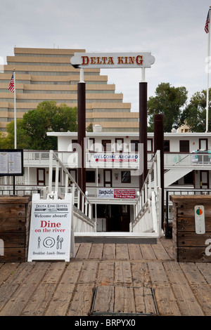 Il Delta King ruota a palette boat Hotel e ristorante in città Vecchia Sacramento in California Foto Stock