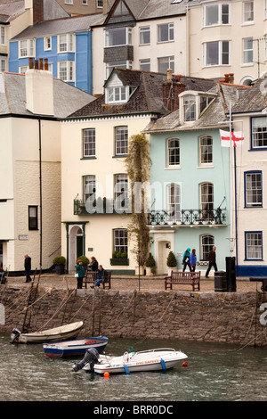 Regno Unito, Inghilterra, Devon, Dartmouth, Bayard's Cove piccole imbarcazioni ormeggiate in banchina Foto Stock