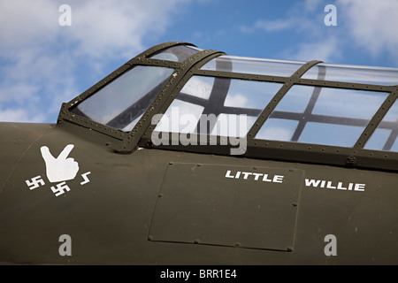 Replica Hawker Hurricane Mk I con swastica uccide nella Battaglia di Bretagna Memorial Capel-le-Ferne Dover England Regno Unito Foto Stock