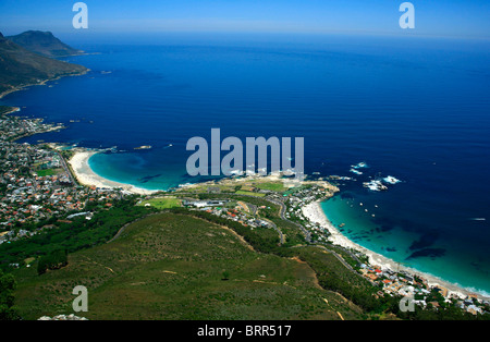 Vista aerea di spiagge di Camps Bay e Clifton, costa atlantica Foto Stock