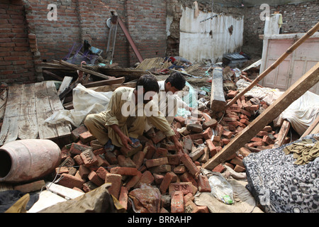 Vittime delle gravi inondazioni in Pakistan (2010) Foto Stock