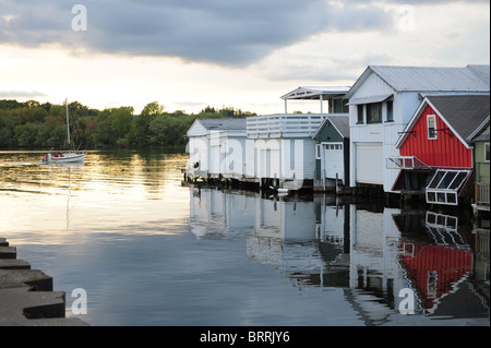 Stati Uniti d'America New York Canandaigua NY Regione dei Laghi Finger - Casa imbarcazioni presso il porto di lago Foto Stock