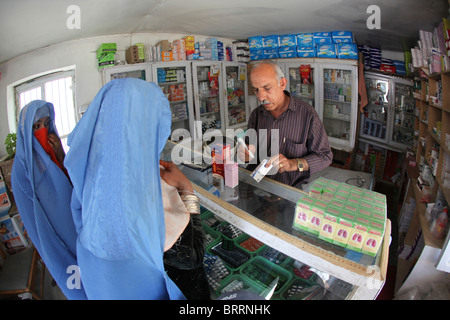 Farmacia in un ospedale afghano Foto Stock