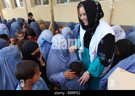 Le donne afghane in un ospedale in sala d'attesa Foto Stock