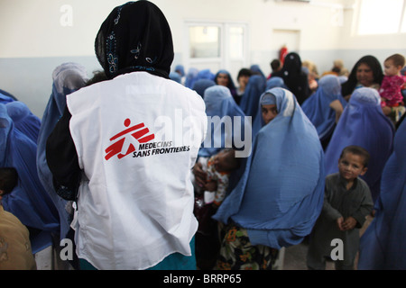 Le donne afghane in un ospedale in sala d'attesa Foto Stock