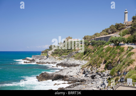 La combinazione della storica e pittoresca del mare di Cefalù in Sicilia. Foto Stock