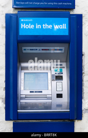 Barclays 'buco nel muro" bancomat, Grassington, North Yorkshire, Inghilterra, Regno Unito Foto Stock