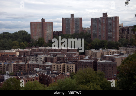 Densamente impaccati edifici appartamento visto in upper Manhattan a New York domenica 3 ottobre, 2010. (© Francesca M. Roberts) Foto Stock