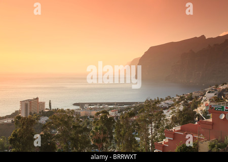 Isole Canarie, Tenerife, Costa Adeje, Acantilado de Los Gigantes (Rupi dei Giganti) Foto Stock