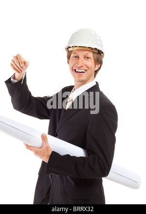 Ingegnere sorridente che dà le chiavi da appartamento Foto Stock