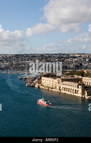 Vista del Porto di Marsamxett sull isola Manoel da La Valletta, Malta, Europa Foto Stock
