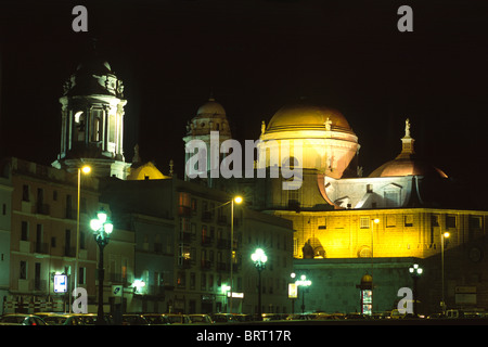 La cattedrale di Cadice di notte, Costa de la Luz, Andalusia, Spagna, Europa Foto Stock