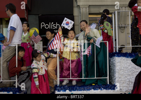 2010 Giornata Coreana Parade lungo la Avenue of the Americas in NYC. Foto Stock