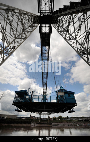 Ristrutturazione del Newport Transporter Bridge in Galles s. La traversata che attraversa il fiume Usk fu costruito 1902-1906 ed è essere Foto Stock