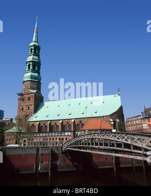 St Catherines chiesa e Zoll Canal, Amburgo, Germania Foto Stock