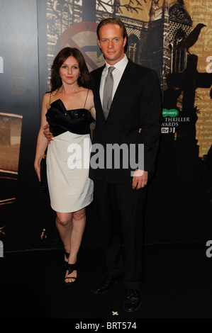 DERVLA KIRWAN & RUPERT PENRY JONES SPECSAVERS giallo-thriller AWARDS 2010 GROSVENOR HOUSE HOTEL Londra Inghilterra 08 Ottobre 2010 Foto Stock