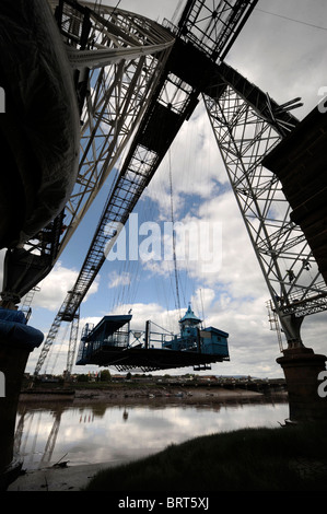 Ristrutturazione del Newport Transporter Bridge in Galles s. La traversata che attraversa il fiume Usk fu costruito 1902-1906 ed è essere Foto Stock