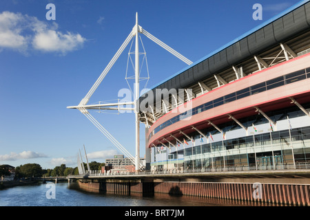 Principato Stadio Nazionale di calcio e rugby venue accanto al fiume Taff. Cardiff Caerdydd), South Glamorgan, South Wales, Regno Unito, Gran Bretagna. Foto Stock