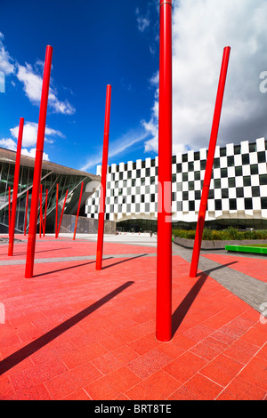 Grand Canal Square, un eccitante nuovo spazio urbano in Dublin Docklands. L'Irlanda Foto Stock