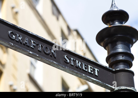 Le direzioni di Grafton Street a Dublino, Irlanda. Foto Stock