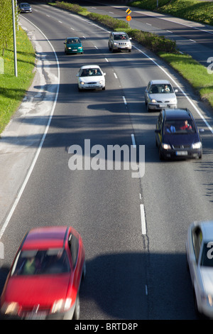 Il traffico sulla città finlandese di strade , Finlandia Foto Stock