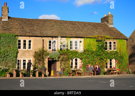 Red Lion Hotel, Burnsall, Yorkshire Dales National Park, North Yorkshire, Inghilterra, Regno Unito. Foto Stock