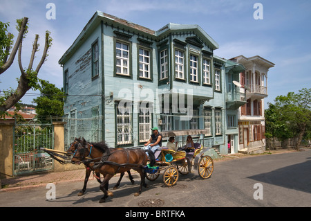 Carrozza a cavalli su Princes' Heybeliada isola nei pressi di Istanbul, Turchia Foto Stock