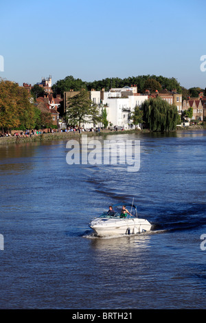 Strand sul verde, il fiume Tamigi a Kew a Londra Foto Stock